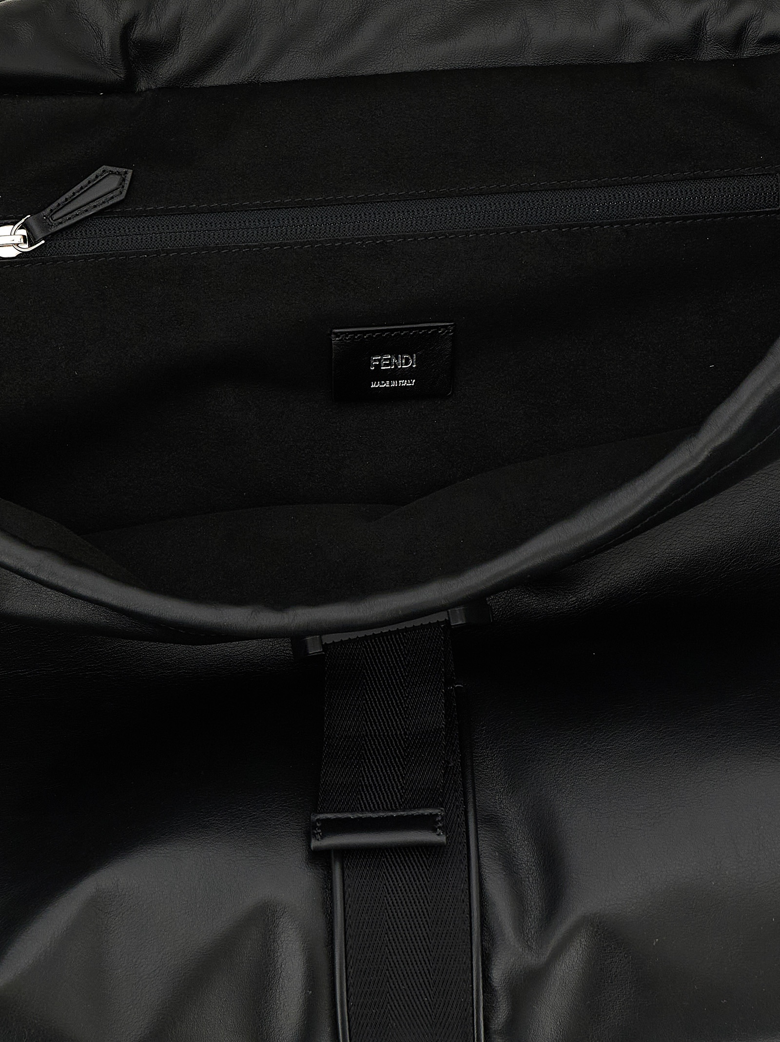 7VA665AV8BF0GXN_06_M_2025-10-02T07-19-06.467Z.jpg 'Fendi Flux' maxi shoulder bag - Image 4