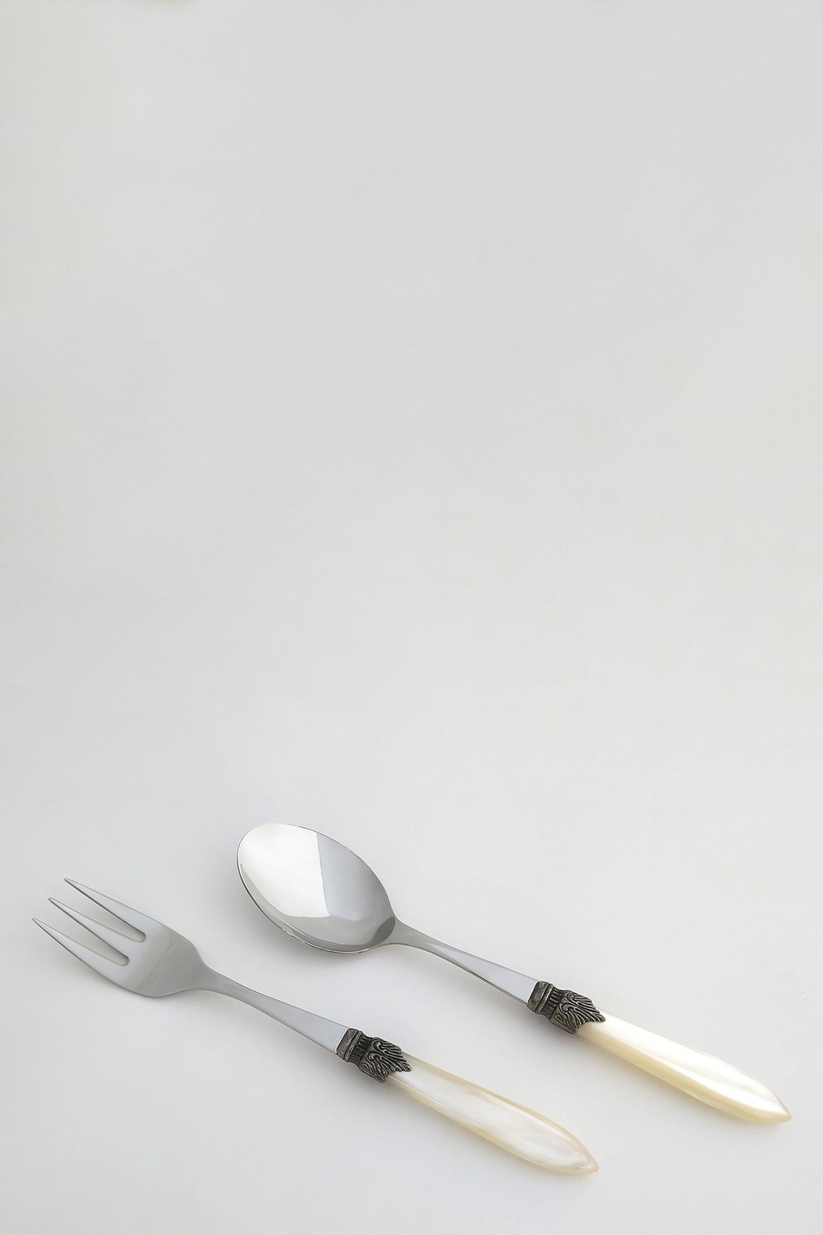 Set To Serve 'Laura'