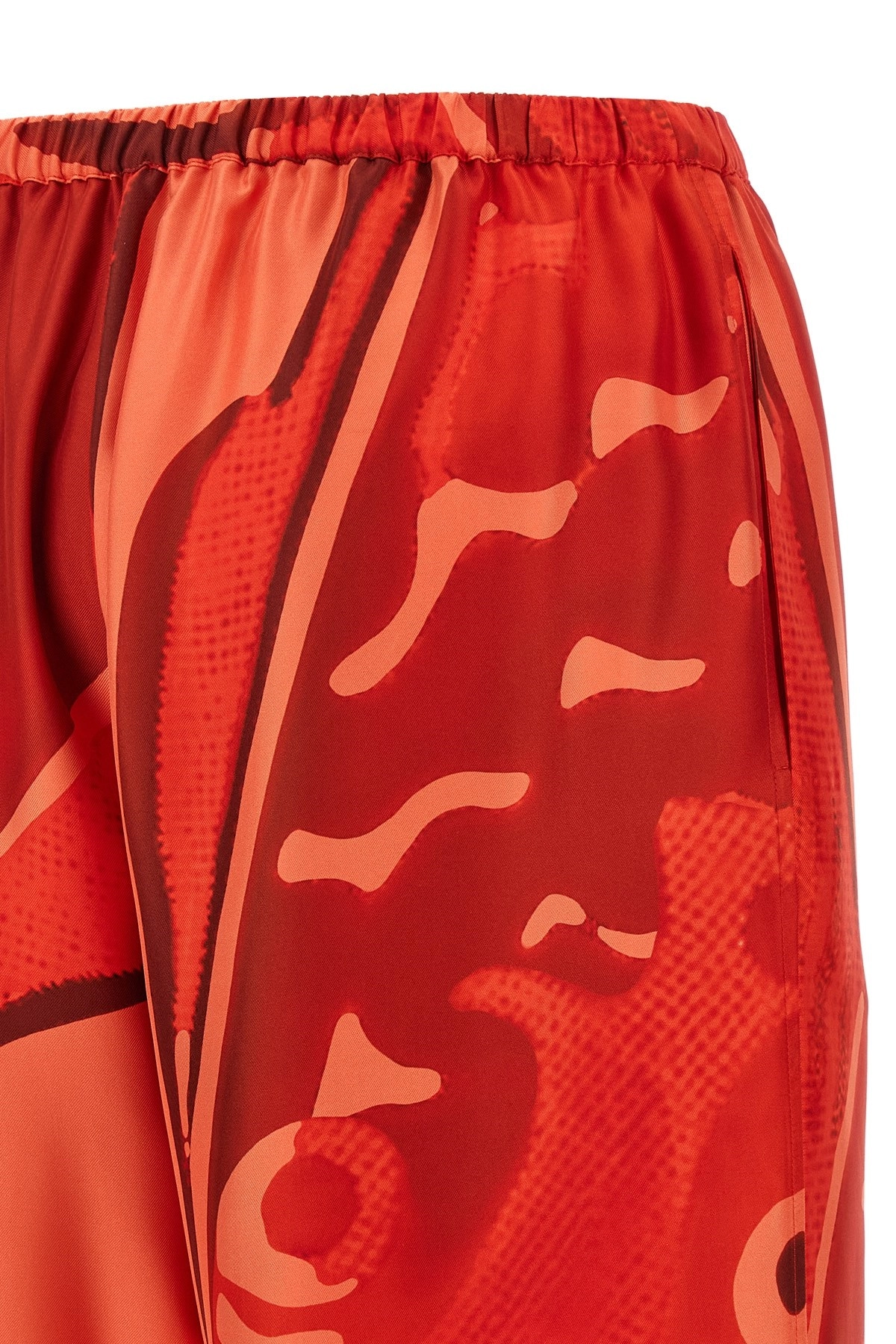 パンツ FERRAGAMO FW25 Palazzo Silk pants (783412 CORALNEWRED) Ferragamo Palazzo silk pants available on julian-fashion.com