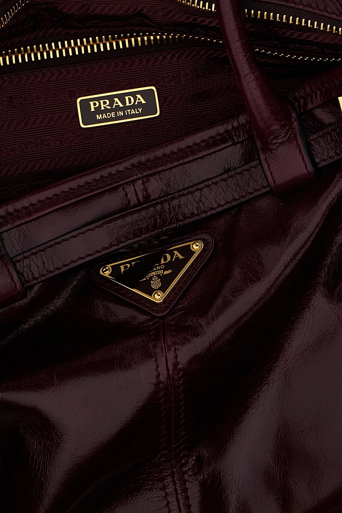 Prada Medium leather handbag available on julian-fashion.com