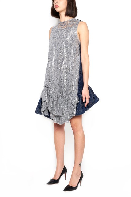 Dress without sleeves and with Ruffles