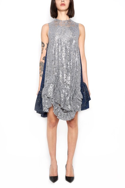 Dress without sleeves and with Ruffles